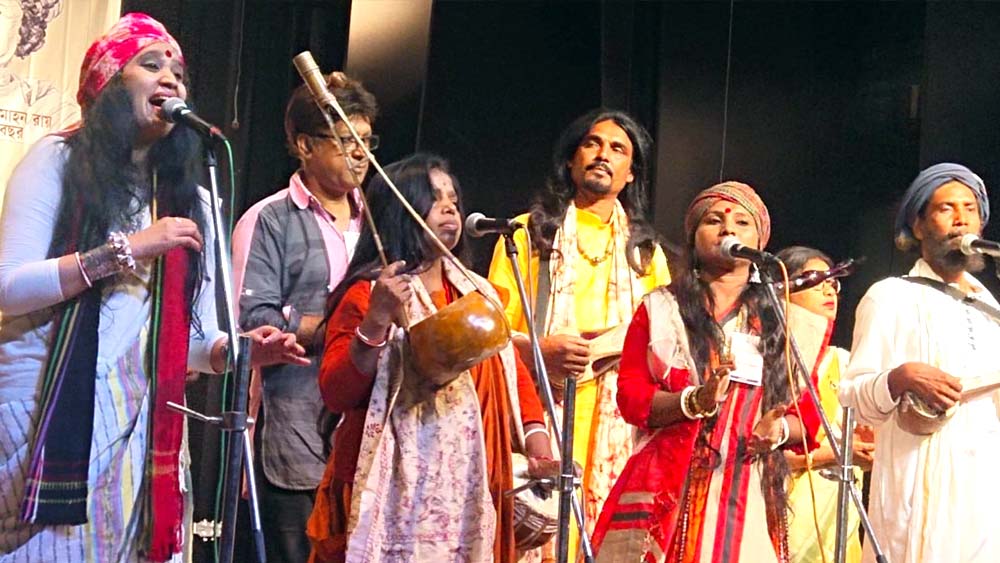 রবীন্দ্রসঙ্গীত ও নজরুলগীতির পাশাপাশি ভাওয়াইয়া, বাউল, ঝুমুর, পটের গান, সমবেত আবৃত্তি পরিবেশন করা হয়।