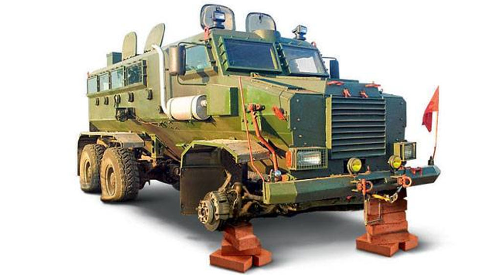 জঙ্গলমহলের রাজনৈতিক পরিস্থিতি পাল্টানোয় দীর্ঘ দিন ধরে পড়ে থেকে মাইন নিরোধক কয়েকটি গাড়ি অকেজো হয়ে গিয়েছিল বলে অভিযোগ।