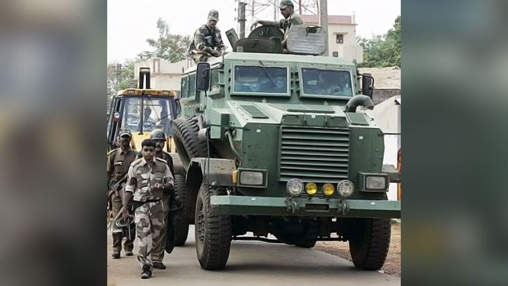 ‘বজ্র’-এর পাশাপাশি দাঙ্গাদমন যান হিসেবে ডিআরডিও নকশায় তৈরি হয়েছিল ‘বরুণ’। টাটা মোটরসের তৈরি ওই গাড়িতে রয়েছে শক্তিশালী জলকামান। ‘বরুণ’-এর ১২ হাজার লিটার জলবহনের ক্ষমতা।