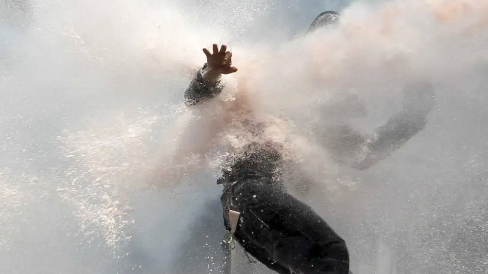 কাঁদানে গ্যাসের শেল ছোড়ার পাশাপাশি এতে রয়েছে হিমশীতল জল ছিটিয়ে উন্মত্ত জনতাকে ছত্রভঙ্গ করার ব্যবস্থাও।