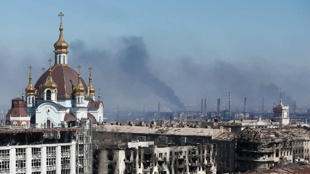 রুশ বায়ুসেনার বোমাবর্ষণ এড়াতে মারিয়ুপোলের একটি ইস্পাত কারখানায় হাজারখানেক বাসিন্দা আশ্রয় নিয়েছেন। সোমবার সংবাদমাধ্যমে এ তথ্য জানিয়েছেন শহর কর্তৃপক্ষ। 