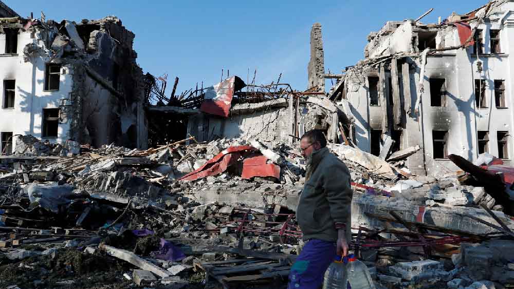 সপ্তাহখানেক ধরে মারিয়ুপোলে আক্রমণ ক্রমাগত বাড়িয়েই গিয়েছে রুশবাহিনী। তার পাল্টা হিসাবে ইউক্রেনীয় সেনাদের পাশাপাশি প্রতিরোধ গড়ে তুলেছে আমজনতাও। 