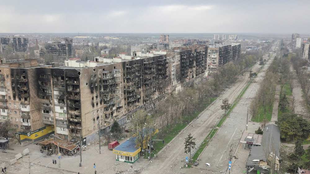 ওই বয়স্কদের মধ্যে রয়েছেন ডনবাস অঞ্চলের বাসিন্দা মিকোলা লুহিনেটসও। ৫৯ বছর বয়সি মিকোলা বলেন, ‘‘এ দেশে সারা জীবন কাটিয়েছি। আমি এখানেই থাকব। প্রয়োজনে লড়াইও করব।’’