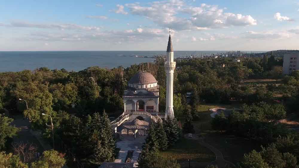 ২৪ ফেব্রুয়ারি ইউক্রেন আক্রমণের পর থেকে রাশিয়ার উপর অর্থনৈতিক নিষেধাজ্ঞার বোঝা চেপেছে। তৈরি হয়েছে রাজনৈচিক চাপও। ভেস্তে গিয়েছে রাশিয়া এবং ইউক্রেনের শান্তি বৈঠকও।