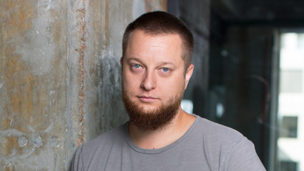 নিজের বিলাসবহুল বাড়ি ধ্বংস করাটা কি কঠিন সিদ্ধান্ত ছিল না? টিভি শোয়ে উল্টো দাবি আন্দ্রের। তিনি বলেন, ‘‘এমন যে করব, তা একপ্রকার নিশ্চিতই ছিল। (দেশের) সেনাবাহিনীর সাহায্যে আপনি তো বেশি কিছু করতে পারেন না। এবং আমার কাছে ওই একটাই সুযোগ ছিল।’’