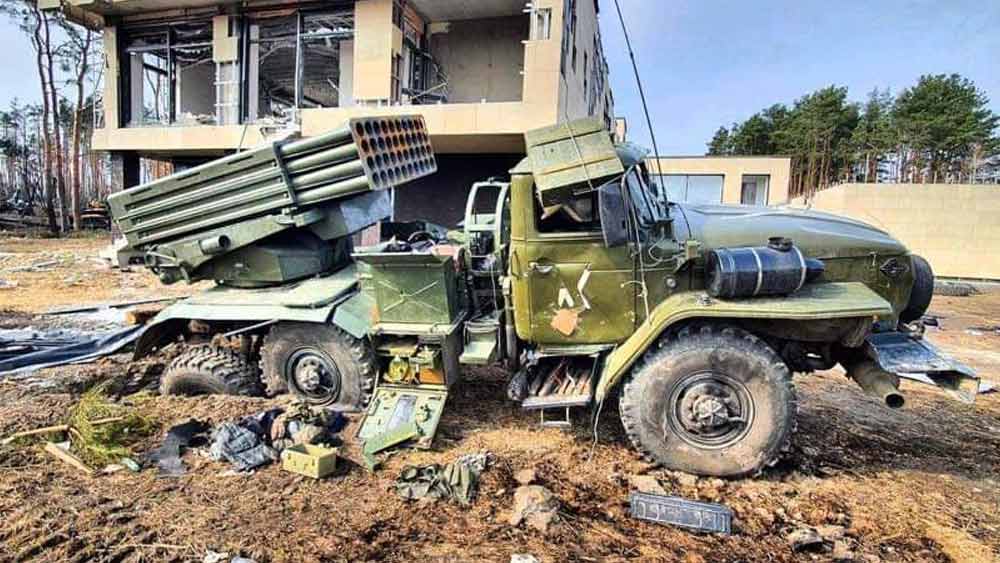 আন্দ্রের দাবি, ইউক্রেন আক্রমণের দিন কয়েকের মধ্যেই কিভের শহরতলিতে তাঁর নতুন বাড়িতে হানা দিয়েছিল ভ্লাদিমির পুতিনের বাহিনী। তার আগেই অবশ্য ওই বাড়ি ছেড়ে পালিয়েছিলেন আন্দ্রে। তবে সেখানে থেকে গিয়েছিলেন তাঁর নিরাপত্তারক্ষীরা।