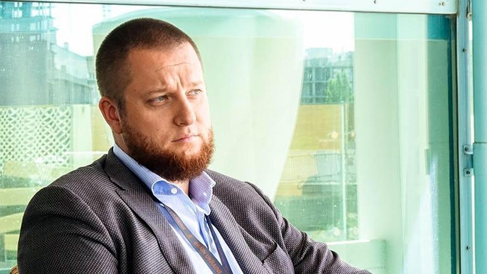 বাড়ি দখল করার পর তাঁর নিরাপত্তারক্ষীদের উপর অত্যাচার চালানো হয় বলেও দাবি করেছেন আন্দ্রে। নগ্ন করে তল্লাশি এবং জেরা করা ছাড়াও তাঁদের মোবাইল ফোন কেড়ে নেয় রুশ সেনারা। 