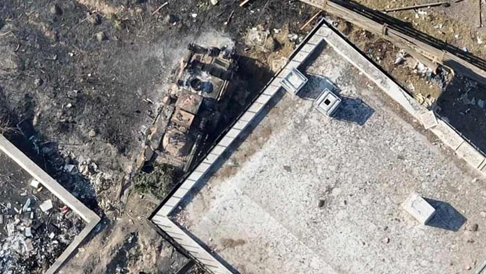 আন্দ্রের দাবি, তাঁর নিরাপত্তারক্ষীদের মোবাইল ঘেঁটে ‘নাৎসি-যোগ’-এর প্রমাণ খুঁজেছিল পুতিনের বাহিনী। তবে সে প্রমাণ না মেলায় মোবাইলগুলি নষ্ট করে ফেলে।