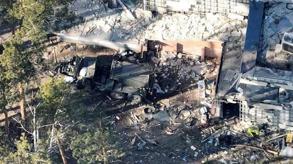 নিজের বাড়ির থেকে দূরে থাকলেও তার উপর নজর রাখতে সেখানকার নজরদার ক্যামেরাগুলিকে সঙ্গে ইন্টারনেটের মাধ্যমে সংযোগ করার চেষ্টা করেছিলেন বলে দাবি আন্দ্রের। তবে রুশ সেনারা সবক’টি ধ্বংস করে ফেলেছিলেন। বহু প্রচেষ্টার পর আন্দ্রের নজরে পড়ে, একটি ক্যামেরা তখনও রুশ সেনাদের অলক্ষে রয়ে গিয়েছে।