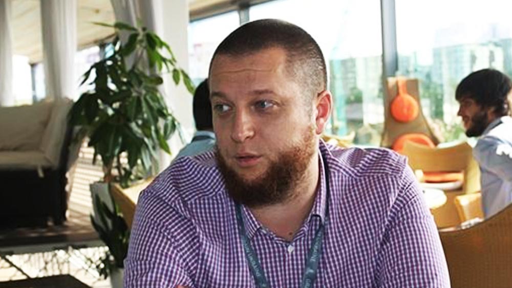 আন্দ্রের দাবি, ‘‘দু’মাস আগে হলেও বাড়িতে ওই সেনাদের দেখে হয়তো রেগে যেতাম। তবে তেমনটা মনে হয়নি। বরং বিরক্ত লাগছিল। শত্রুদেশের কতগুলি লোক আমার বাড়ির ভিতরে হেঁটেচলে বেড়াচ্ছে দেখে গা ঘিনঘিন করছিল।’’