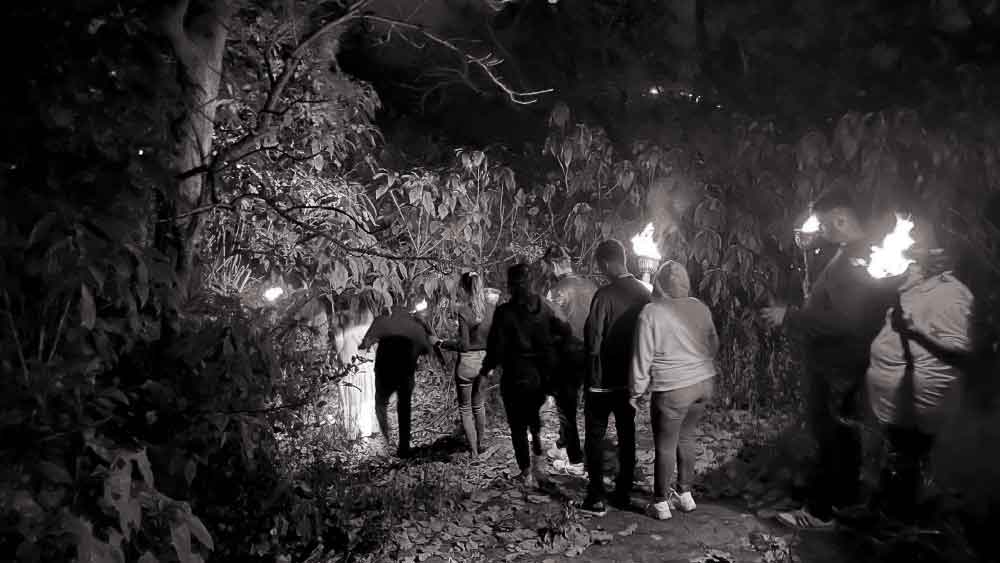 গ্রামে রটে গিয়েছিল যে, এক গ্রামবাসীর অপঘাতে মৃত্যু হওয়ায় তাঁর ‘আত্মা’ই নাকি এ ভাবে দাপিয়ে বেড়াচ্ছে। তাই ‘ভূতের’ জ্বালায় অতিষ্ঠ হয়ে তেনাকে ধরতে অস্ত্রশস্ত্র, বন্দুক নিয়ে রাতে পাহারা দিতে শুরু করলেন গ্রামবাসীরা।