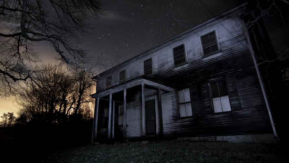 শুরু হয় সেই মানুষ ‘ভূত’ অন্বেষণের কাজ। ইতিমধ্যেই ‘ভূত’ ধরতে গিয়ে এক বছর অতিবাহিত হয়ে গিয়েছিল। কিন্তু তখনও আতঙ্ক কাটেনি হ্যামারস্মিথের বাসিন্দাদের। 