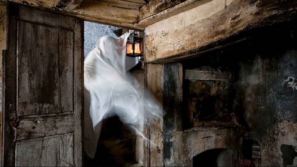 ‘ভূত’ ধরা না পড়লেও সময়ের সঙ্গে সঙ্গে হ্যামারস্মিথে সেই আতঙ্কও কেটে গিয়েছে। কিন্তু এখনও স্থানীয়দের অনেকেই বিশ্বাস করেন যে, প্রতি ৫০ বছর অন্তর সেই ‘ভূত’ ফিরে আসে গ্রামে।