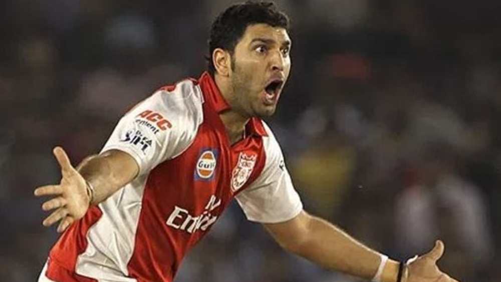 ২০০৯ সালের প্রথম হ্যাটট্রিক করেন যুবরাজ সিংহ। পঞ্জাব কিংসের হয়ে রয়্যাল চ্যালেঞ্জার্স ব্যাঙ্গালোরের রবিন উথাপ্পা, জাক কালিস ও মার্ক বাউচারকে আউট করে হ্যাটট্রিক পূর্ণ করেন তিনি।