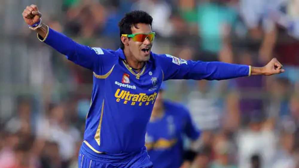 ২০১২ সালে রাজস্থান রয়্যালসের অজিত চাণ্ডিলা হ্যাটট্রিক করেন। তিনিই প্রথম ভারতীয় যিনি জাতীয় দলে সুযোগ পাওয়ার আগে আইপিএলে হ্যাটট্রিক করেছেন। পুণে ওয়ারিয়র্সের জেসি রাইডার, সৌরভ গঙ্গোপাধ্যায় ও রবিন উথাপ্পাকে আউট করেন অজিত। সে বছরও ওই একটিই হ্যাটট্রিক হয়।