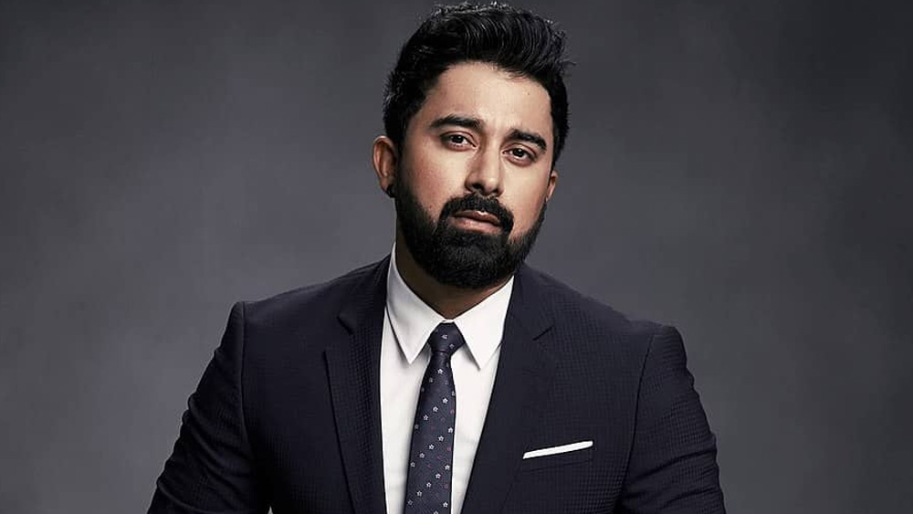 রণবিজয় সিংহ- টেলিভিশন জগতের অন্যতম পরিচিত নাম। তাঁর অনুগামীর সংখ্যাও প্রচুর। এঁদের বেশির ভাগই মহিলা। ২০০৩ সালে ‘এমটিভি রোডিজ’-এর প্রথম মরসুমের বিজেতা তিনি। এর পর এই শোয়রই সঞ্চালক হিসেবে বহু বার দেখা গিয়েছে তাঁকে। ‘লন্ডন ড্রিমস’, ‘অ্যাকশন রিপ্লে’ ছাড়াও বেশ কিছু সিনেমাতে তাঁকে অভিনয় করতে দেখা গিয়েছে।