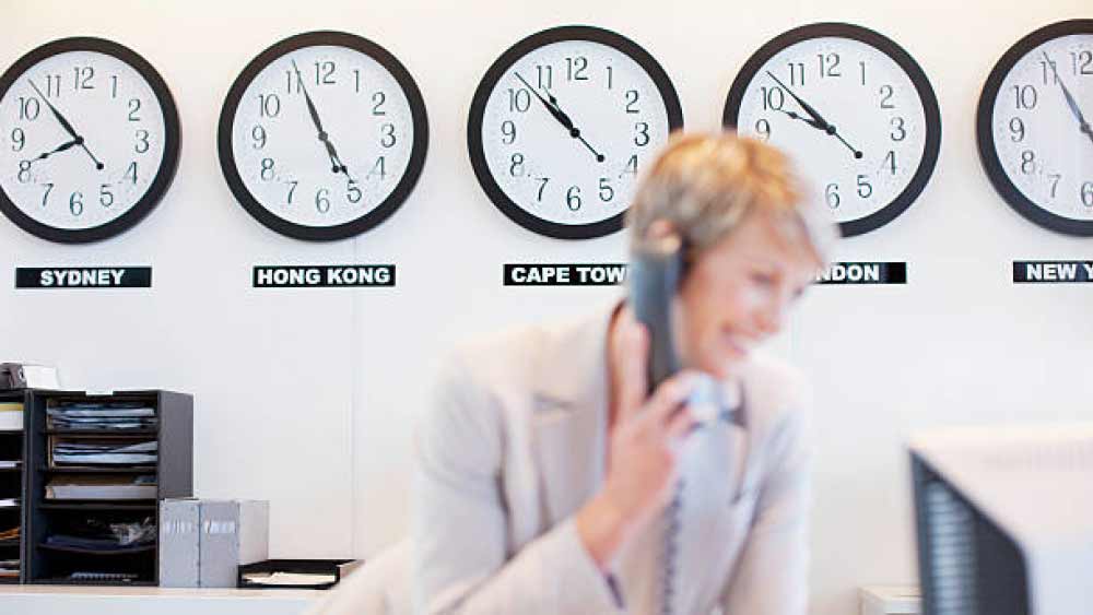 তবে পর্তুগালই প্রথম দেশ নয় যারা অফিসের বাইরের জীবনে শ্রমিকের অধিকারকে স্বীকৃতি দিল। এর আগে ২০১৭ সালে শ্রম আইনে বদল আনে ফ্রান্স। নয়া আইনে বলা হয় অফিসের সময়ের বাইরে পাঠানো ইমেল না দেখা শ্রমিকের অধিকার।