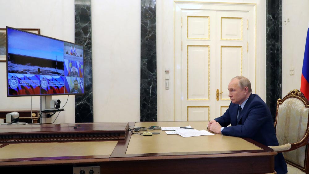 রুশ প্রেসিডেন্ট ভ্লাদিমির পুতিন নিজেই এই সংবাদ জানিয়েছেন। ইউক্রেন যুদ্ধের মধ্যে এই ক্ষেপণাস্ত্রের পরীক্ষামূলক উৎক্ষেপণে বিশ্বের অন্য দেশও চিন্তিত।