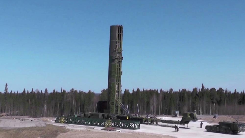 কেন একে বিশ্বের সবচেয়ে শক্তিশালী ক্ষেপণাস্ত্র বলা হচ্ছে? অনেকগুলো কারণের মধ্যে একটি হল এটি একসঙ্গে একাধিক পরমাণু অস্ত্র বহনে সক্ষম। পরমাণু অস্ত্র বহন করে বিশ্বের যে কোনও লক্ষ্যে নির্ভুল আঘাত হানতে পারে সারমাট।