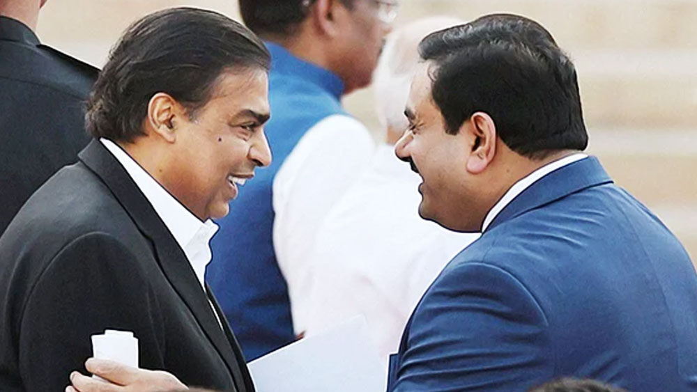 দেশের প্রথম দুই ১০ হাজার কোটির বাজার টপকানো সংস্থা টাটা গোষ্ঠী এবং মুকেশ অম্বানীর রিলায়্যান্স। এর পরেই এই কৃতিত্ব দেখায় আদানি গোষ্ঠী। এই স্বীকৃতি মেলে ২০২১ সালের ফেব্রুয়ারি মাসে।