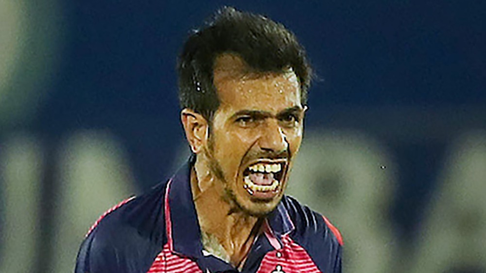 বোলারদের তালিকাতেও প্রথম স্থান থেকে সরানো যায়নি যুজবেন্দ্র চহালকে। এখনও পর্যন্ত আইপিএলের একমাত্র পাঁচ উইকেট তাঁরই। কলকাতার বিরুদ্ধে এই কৃতিত্ব অর্জন করেন। সাত ম্যাচে তাঁর সংগ্রহে ১৮ উইকেট।