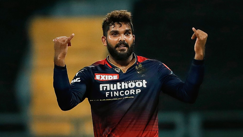 কলকাতার বিরুদ্ধে ২০ রানে চার উইকেট নেন তিনি। দলকেও জেতান। কম রানের সেই ম্যাচে হাসরঙ্গের বোলিংয়ের জবাব খুঁজে পাননি শ্রেয়স আয়াররা। এখনও পর্যন্ত সাত ম্যাচে ১১টি উইকেট নিয়েছেন তিনি।