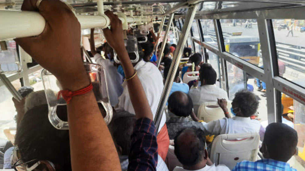  যে বাসগুলি এই পরিষেবা প্রদান করবে, সেই বাসগুলির সামনে ‘ডিজিটাল বাস’ লেখা থাকবে। বাসে ওঠার সামনের গেটে একটি ডিজিটাল মেশিন লাগানো থাকবে।