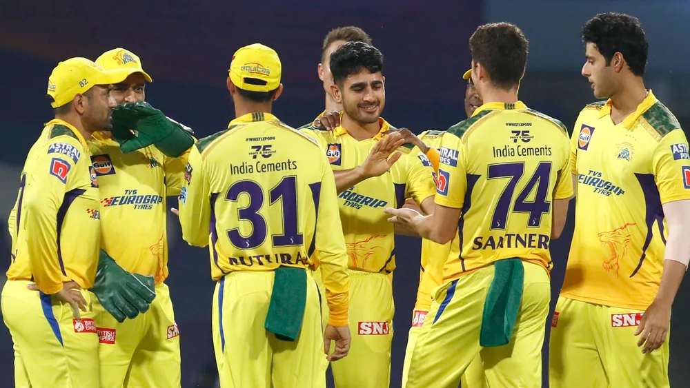 সরাসরি: ব্র্যাভোর বলে আউট স্যামস, সপ্তম উইকেট হারাল মুম্বই