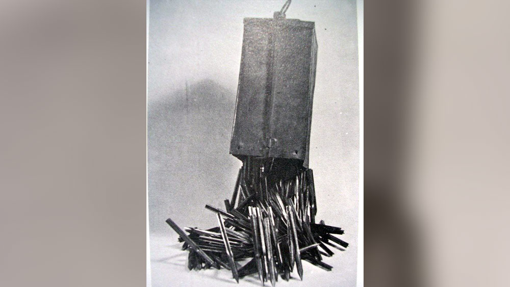 প্রথম বিশ্বযুদ্ধের সময় ডার্টের মুখগুলি কিছুটা ইউ আকৃতি করা হত। কতকটা মাছের বড়শির মতো। এর ফলে শরীরে মারাত্মক ক্ষত তৈরি হত। এই ক্ষত থেকে মৃত্যুও হত।