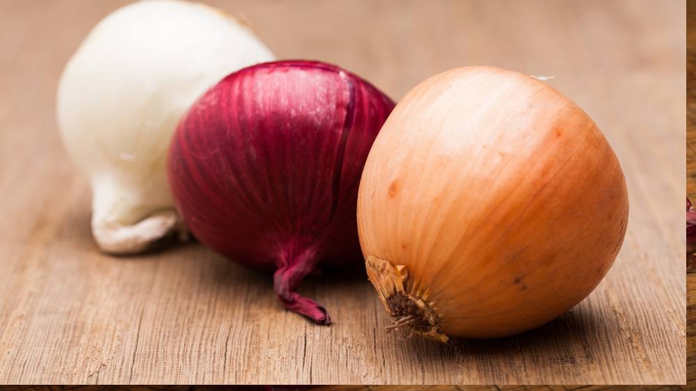 প্রতি দিনের খাদ্যতালিকায় পেঁয়াজ থাকলে জ্বর, ঠান্ডা লাগা, গলা ব্যথার সমস্যা কম হয়।