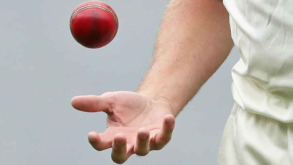 স্ট্রাইকে থাকা ব্যাটার একটি শট খেলে রানের জন্য দৌড় দেন। ফিল্ডার বলটি ধরেন এবং ছুড়ে দেন। বল লাগে উদয়ের মাথায়। গুরুতর জখম হন। অস্ত্রোপচারের প্রয়োজন হয়।