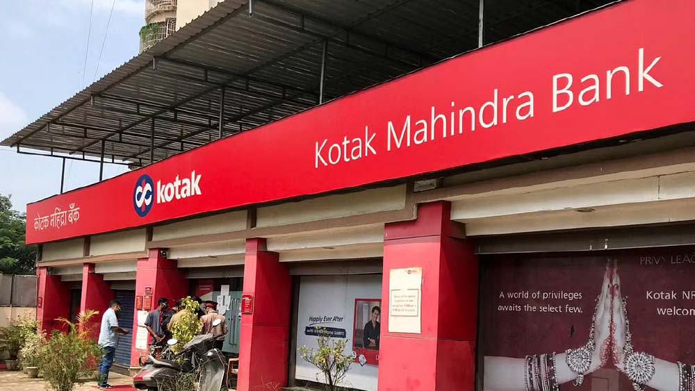 একটি হিসাব বলছে, উদয় এখন ১১ লক্ষ ৬ হাজার কোটির মালিক! মূলত উদয়ের ব্যবসায়িক নীতির কারণে কোটাক মাহিন্দ্রা ব্যাঙ্ক দেশের সেরা দশটি ব্যাঙ্কের মধ্যে একটি হিসাবে বিবেচিত।