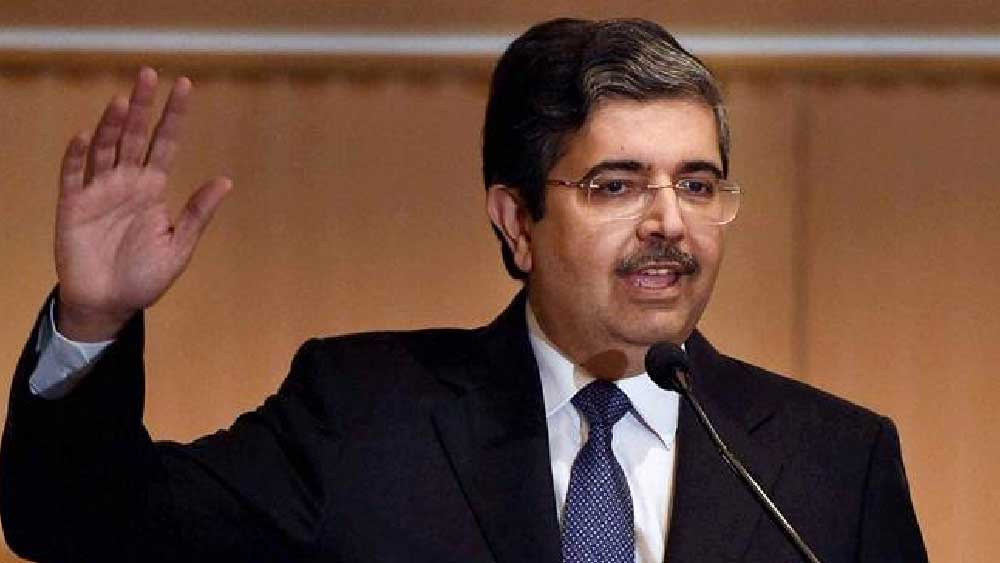 যে কারণেই হয়তো বন্ধুর প্রশংসা করে আনন্দ বলেছিলেন, “আমার মতে, বিশ্বের স্মার্ট ব্যাঙ্কারদের অন্যতম উদয়। বিশ্বের ধনীতম ব্যাঙ্কার হওয়ার পথে আমরা শুধু তাঁর হয়ে ‘প্রক্সি ব্যাঙ্কার’ হিসেবে কাজ করেছি। সব চেয়ে বড় কথা, উদয় জানেন কী ভাবে সুশাসন আর স্মার্ট কৌশলের মাধ্যমে ব্যাঙ্ককে টিকিয়ে রাখতে হয়।”