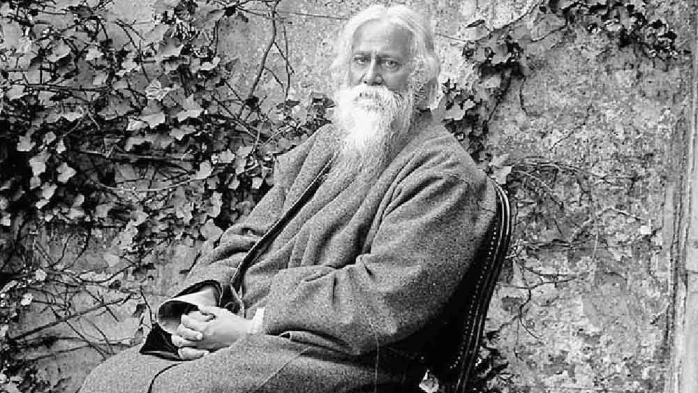 ‘জীবনস্মৃতি’তে ‘মৃত্যুশোক’ অধ্যায়ে রবীন্দ্রনাথ লিখেছেন, ‘ইতিপূর্বে মৃত্যুকে আমি কোনও দিন প্রত্যক্ষ করি নাই। কিন্তু আমার চব্বিশ বছর বয়সের সময় মৃত্যুর সঙ্গে যে পরিচয় হইল তাহা স্থায়ী পরিচয়…। তাহা তাহার পরবর্তী প্রত্যেক বিচ্ছেদশোকের সঙ্গে মিলিয়া অশ্রুর মালা দীর্ঘ করিয়া চলিয়াছে।’