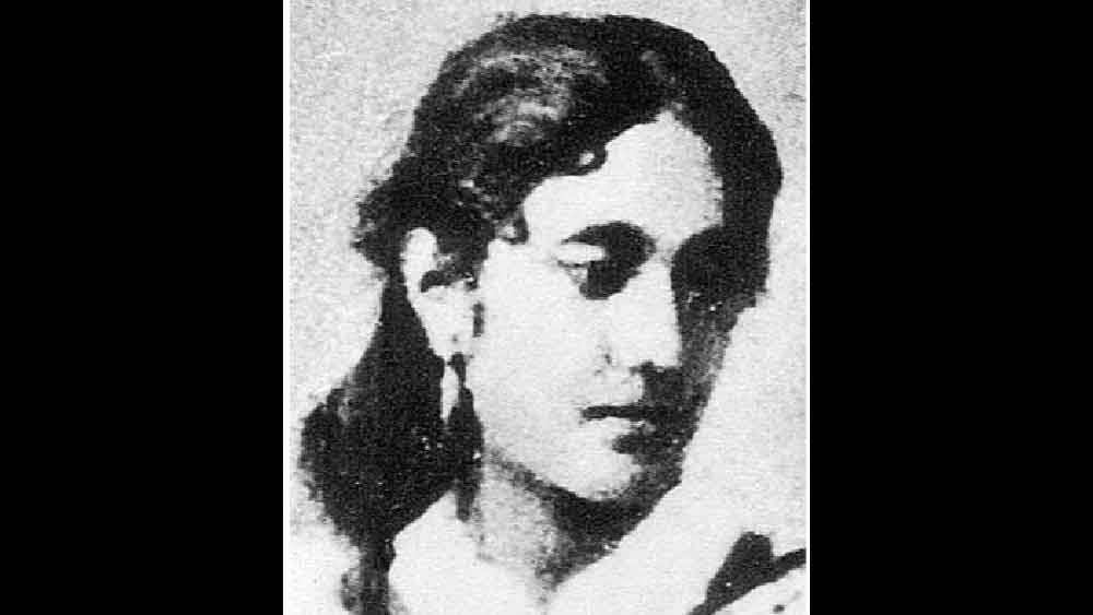 কাদম্বরীর মৃত্যু নিয়ে নানা চর্চা হয়েছে। সাহিত্যে, ছবিতে ফিরে ফিরে এসেছে এই মৃত্যু এবং রবীন্দ্রনাথের সঙ্গে তাঁর সম্পর্ক। যার মধ্যে থেকে কয়েকটি উদাহরণ দেওয়া যেতে পারে।