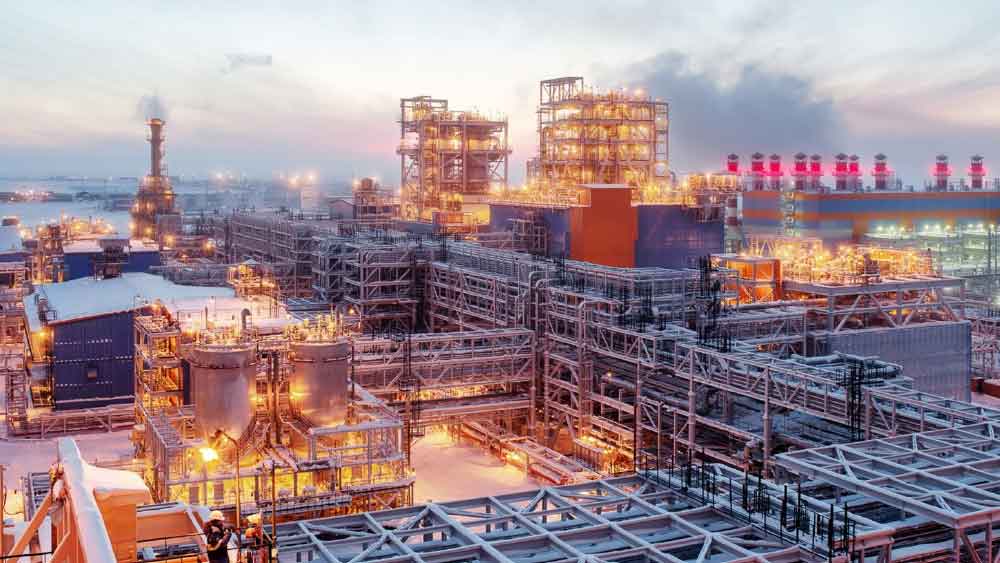 তবে কিভের উপর ক্রেমলিন আগ্রাসনের পর রাশিয়ার তেল এবং প্রাকৃতিক গ্যাসের উপর আমেরিকা-সহ বিশ্বের বহু দেশ নিষেধাজ্ঞা জারি করার পর থেকেই সামগ্রিক ক্ষতির মুখে পড়ে এই সংস্থাগুলি।