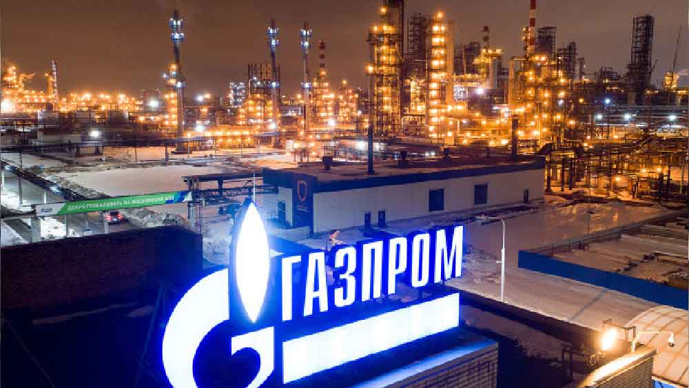 আভায়েভ-ও এর আগে রাশিয়ার গ্যাস সংস্থা গ্যাজপ্রমের নিজস্ব ব্যঙ্কের ভাইস প্রেসিডেন্ট ছিলেন। এ ছাড়াও আভায়েভ একটি নির্মাণ সংস্থার মালিকও ছিলেন।