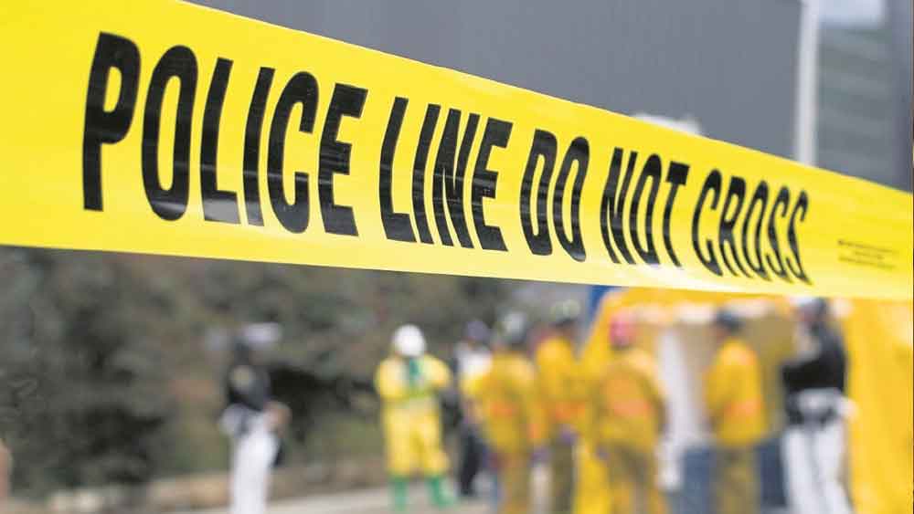 এখন এই অর্থনৈতিক পরিস্থিতিতে যখন প্রাকৃতিক গ্যাস রফতানি ক্ষতির মুখে পড়েছে, তখন হঠাৎ দুই প্রধান গ্যাস সংস্থার উচ্চপদস্থ দুই কর্মীর পর পর ‘আত্মহত্যা’ করার ঘটনা কি নিছকই কাকতালীয়? না কি এর পিছনে লুকিয়ে কোনও গভীর রহস্য? বাড়ছে রহস্য।