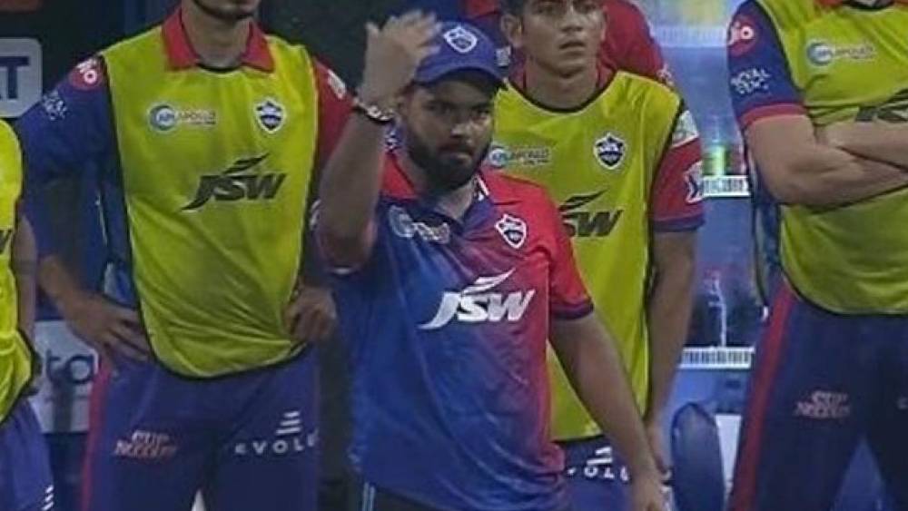 পন্থের  নির্দেশ ‘শিশুসুলভ’!  অনেকে প্রশংসাও করছেন দিল্লি অধিনায়কের