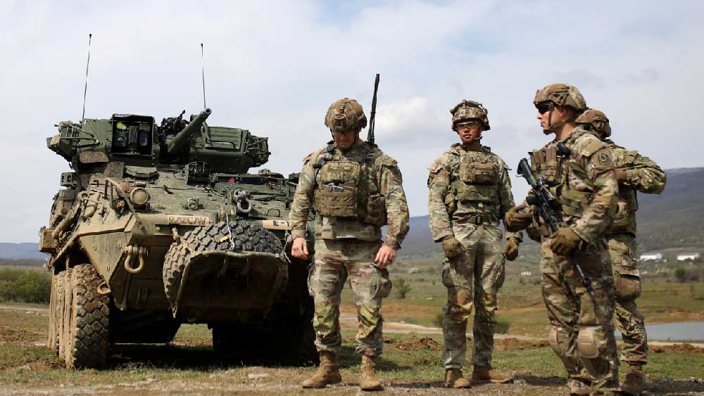 রাশিয়ার সঙ্গে সরাসরি সঙ্ঘাতে না নামলেও ২৪ ফেব্রুয়ারি থেকে শুরু হওয়া যুদ্ধে এখনও পর্যন্ত ইউক্রেনকে ২৫ হাজার ৯৯৭ কোটি টাকার সামরিক সাহায্য পাঠিয়েছে আমেরিকা।