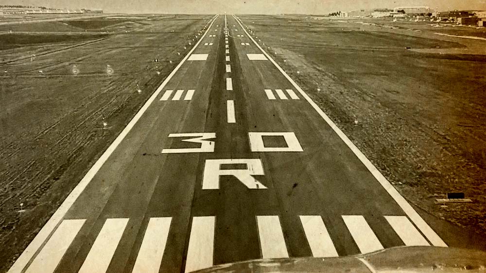 তবে দু’জনের একত্রে বিমানে রওনা হওয়ার কথা ছিল না।  এর পিছনেও রয়েছে একটি গল্প