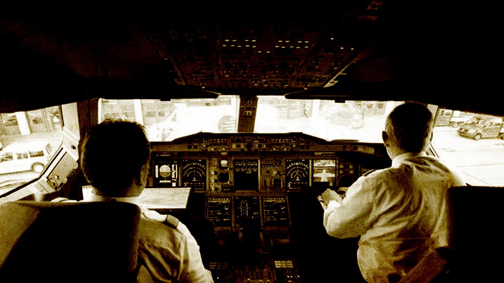 সাতরাহে বিমান নামতেই কাসিমের সঙ্গে দেখা করেন রাজা। তিনি বিমান চালককে অনুরোধ করেন গুজরানওয়ালায় ছেড়ে দেওয়ার জন্য।