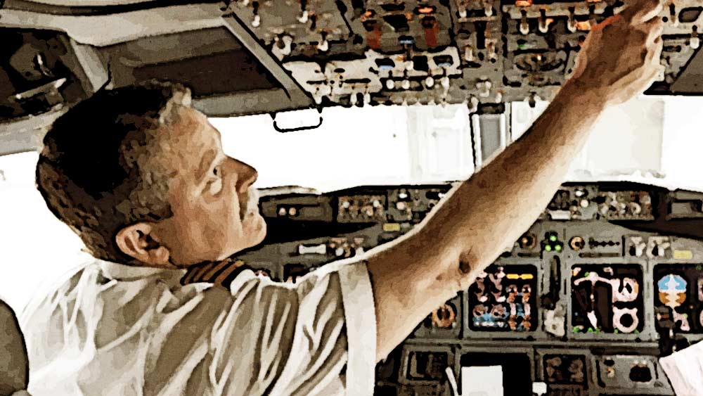 মেজর কাসিমের মুখে নিজের সার্ভিস রিভলভার দিয়ে পর পর দু’টি গুলি করেন রাজা। তার পর নিজেই বিমান চালাতে শুরু করেন।