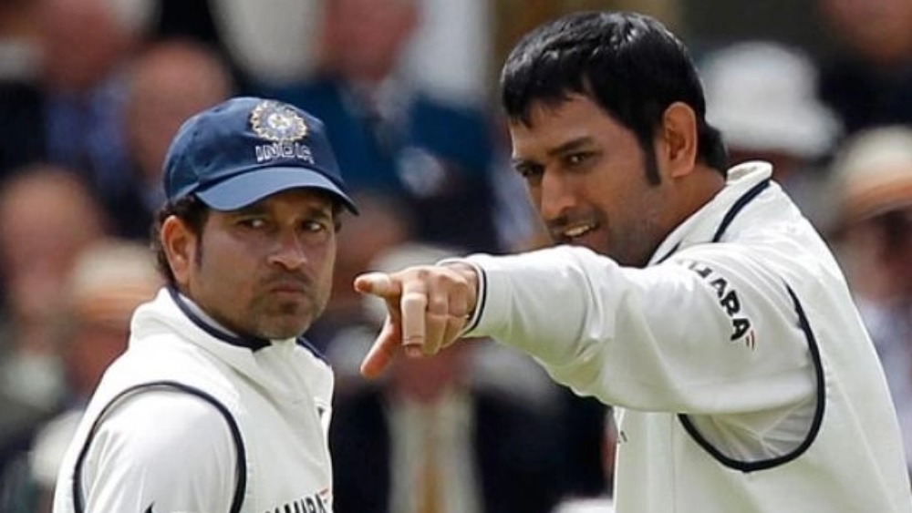 সচিন যে রকম ছিলেন, তাঁর সঙ্গে আর এক জনের অনেক মিল পাওয়া যাবে। আন্দাজ করার দরকার নেই। সেই ব্যক্তির নাম মহেন্দ্র সিংহ ধোনি।