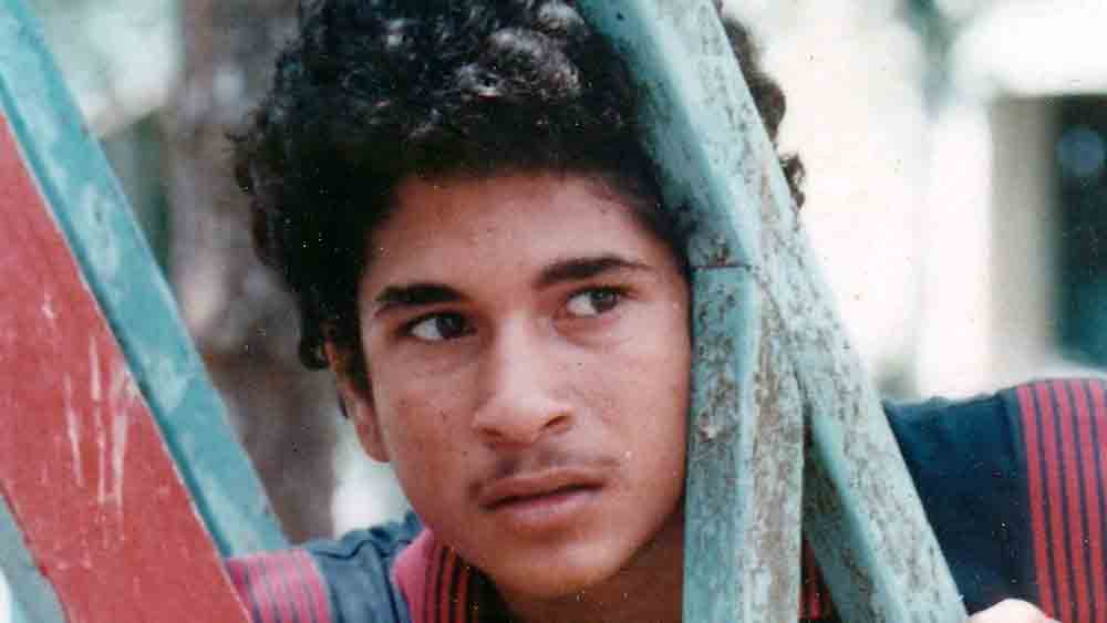 অঞ্জলি জানিয়েছিলেন বিমানবন্দরে তিনি যখন সচিনকে দেখেন, সেই সময় তিনি চিনতেন না ভারতীয় ক্রিকেটের ‘বিস্ময়বালক’কে। ভারতের হয়ে শতরান করার পরেও অঞ্জলির কাছে অপরিচিত ছিলেন সচিন।