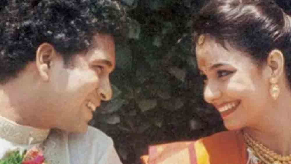 পাঁচ বছর প্রেম করার পর ১৯৯৫ সালে বিয়ে করেন সচিন এবং অঞ্জলি। এক সাক্ষাৎকারে অঞ্জলি বলেন, “সচিন ছাড়া আর কাউকেই আমি চিনি না। ওকে আমি খুব ভাল বুঝতে পারি। আমি সচিনের প্রেমিকা হই বা স্ত্রী, ওর সঙ্গে সম্পর্কটা একই থেকে গিয়েছে।”