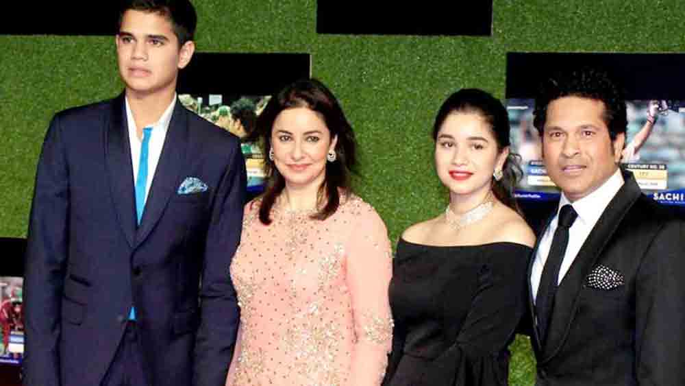 অবসরের পর বান্দ্রার বাড়িতে থাকেন তাঁরা। সঙ্গে ছেলে অর্জুন এবং মেয়ে সারা। মুম্বই ইন্ডিয়ান্স দলে রয়েছেন অর্জুন।