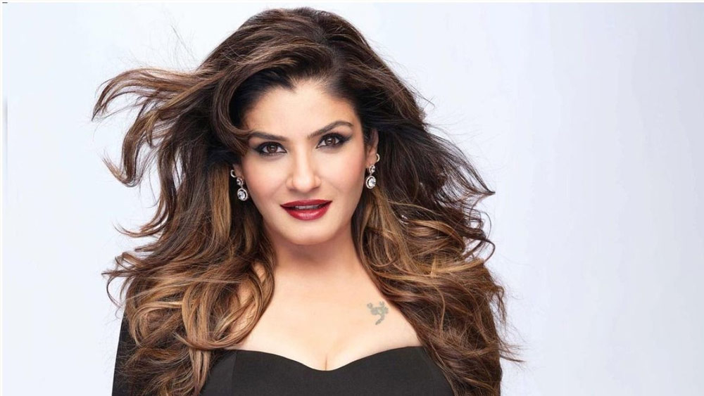 এর ফলে দর্শকরা নিজেকে সম্পৃক্ত করতে পারেন গল্পের সঙ্গে। রবিনার মতে, এটাই হল দক্ষিণের ছবির সাফল্যের রহস্য।