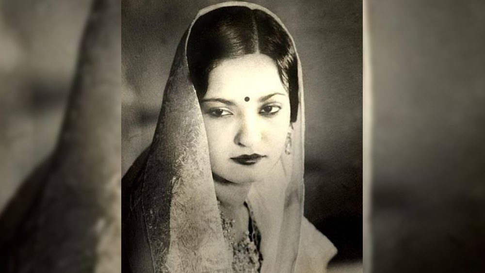 কেন বেগম আখতারের জীবন নিয়ে এখনও এত আগ্রহ? আগ্রহ এই কারণে যে, আখতারির জীবনে এসেছে বহু ওঠাপড়া। কিন্তু সে সব কাটিয়ে তিনি স্বকীয় স্থান তৈরি করেছেন। যে কারণে মৃত্যুর ৪৮ বছর পরও গ্র্যামির মঞ্চে উচ্চারিত হয় তাঁর নাম।