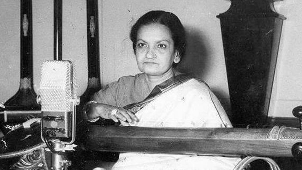 ভারতীয় মার্গসঙ্গীতের তওয়াইফ সম্প্রদায়ের বলতে গেলে শেষ বাইজি আখতারিবাই ফৈজাবাদির জীবনের শুরুতেই পেয়েছেন একাধিক ধাক্কা।